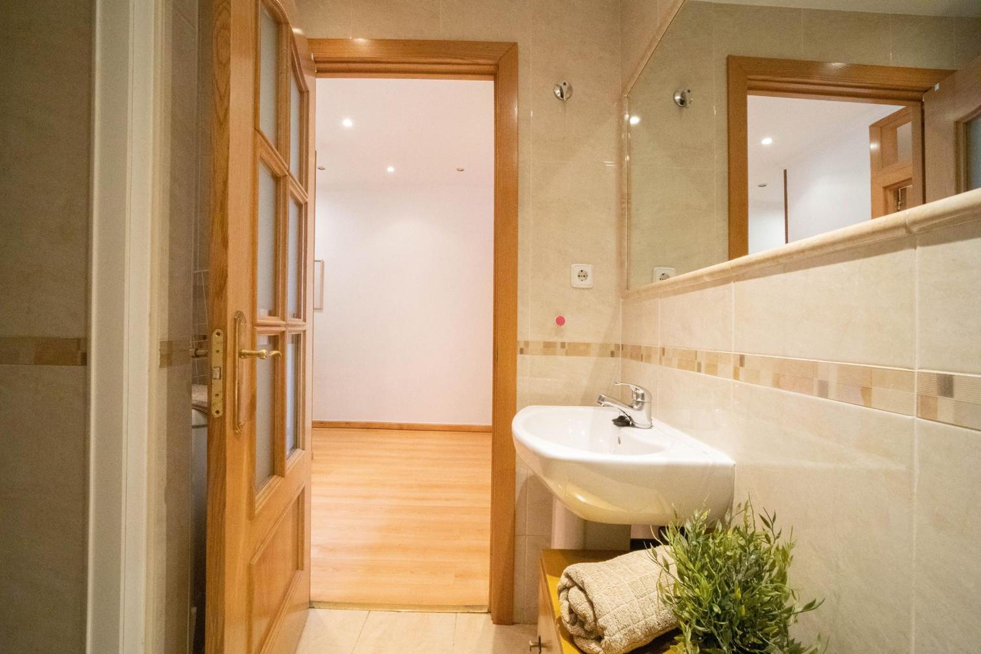 Apartamento Con Encanto Y Luz En Pleno Centro Мадрид Екстериор снимка